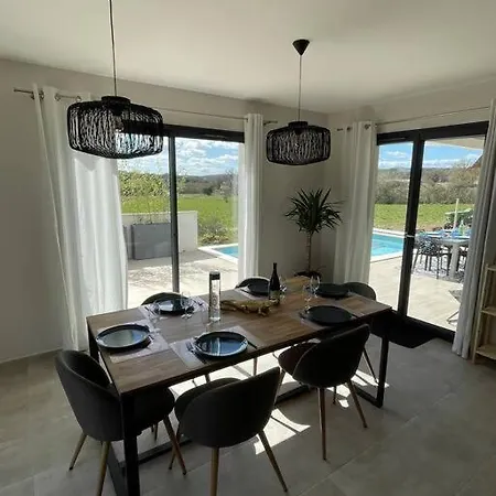 Βίλα De Avec Piscine Lussan (Gard)