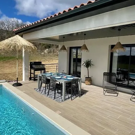 De Avec Piscine Lussan (Gard)