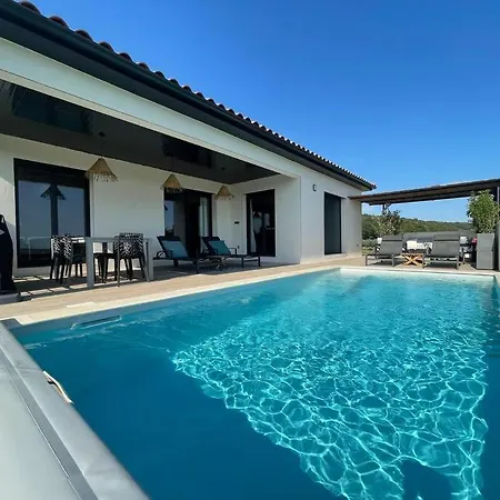 Villa De Avec Piscine Lussan