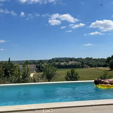 Villa De Avec Piscine Lussan