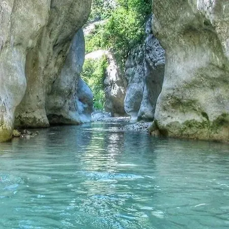 De Avec Piscine Βίλα *
