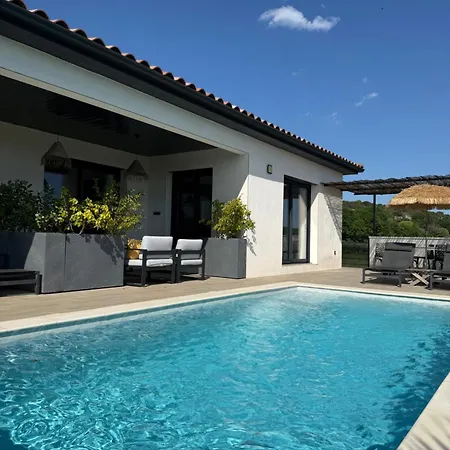 De Avec Piscine Lussan (Gard)