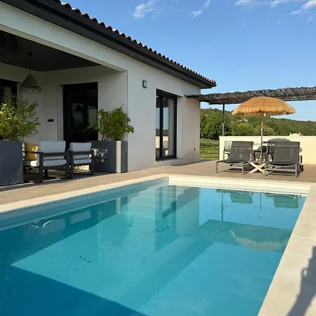 De Avec Piscine * Lussan (Gard)