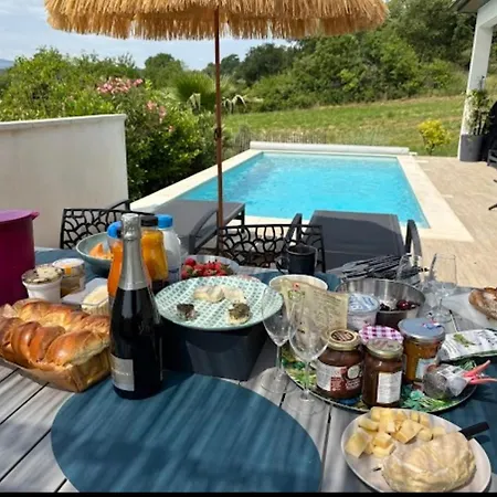 Βίλα De Avec Piscine
